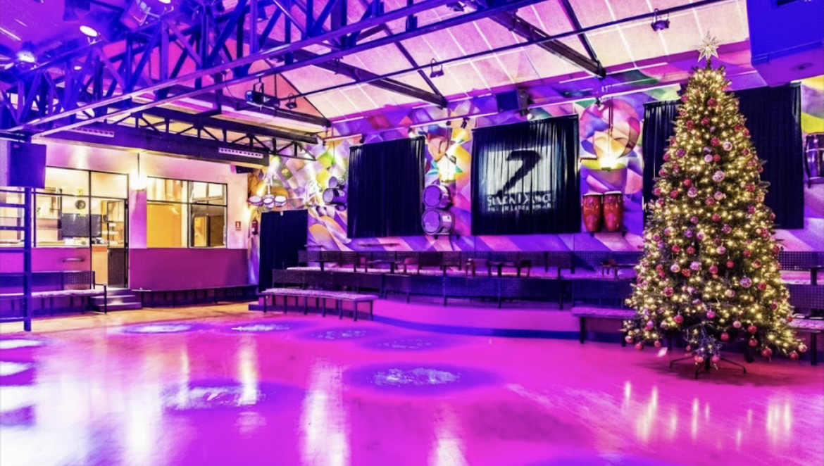 Gracias por este año compartido  Queridos alumnos y alumnas,  Queremos daros las gracias por formar parte de Seven Dance y por acompañarnos durante este año lleno de música, baile y momentos compartidos.  Sois quienes dais sentido a esta escuela y quienes hacéis que cada clase, cada práctica y cada encuentro en la pista sea especial.  Os deseamos unas muy felices fiestas y un nuevo año lleno de salud, ilusión y mucho baile.  Gracias por confiar en nosotros.  Un abrazo, El equipo de Seven Dance